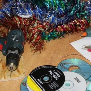 Большая новогодняя игрушка на уличную елку своими руками Шар из cd дисков своими руками